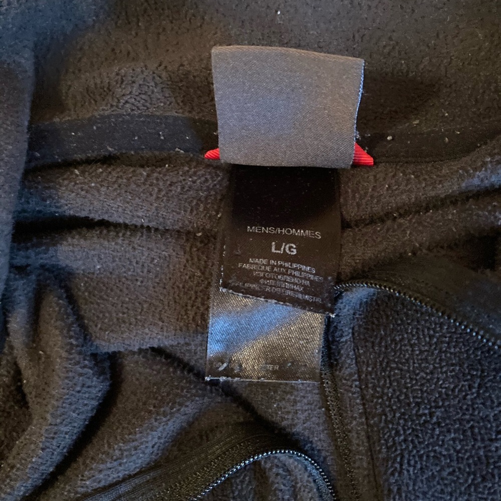 Men’s north face polyester or fleece style winter top sweater